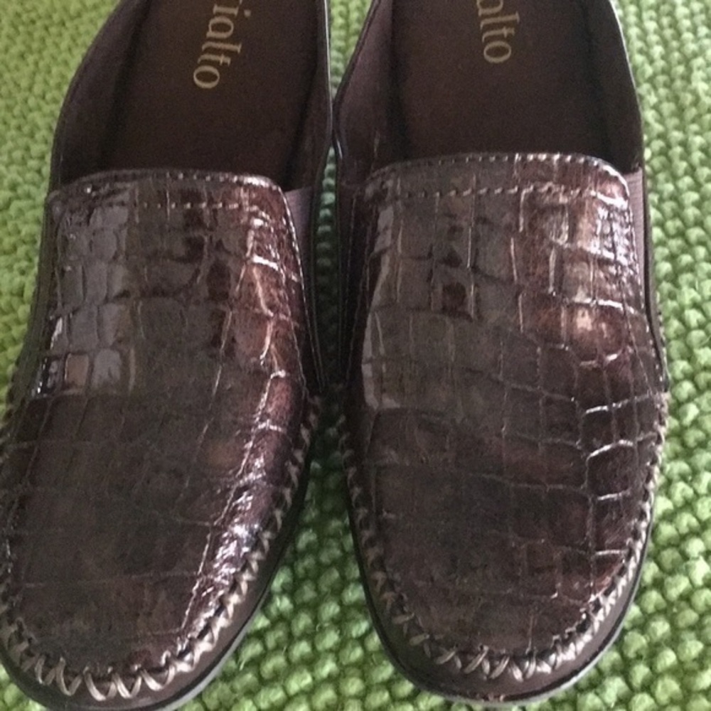 Rialto vette snakeskin mules
